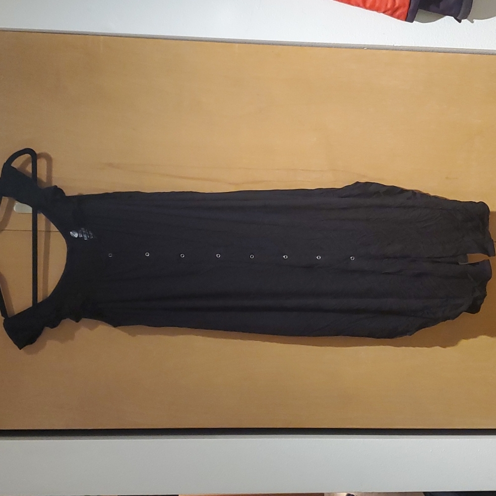 Kindred Braverly Ruffle Sleeve Labor and Delivery gown. Black, XL